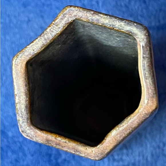 Handmade pottery Vase. - Picture 2 of 5